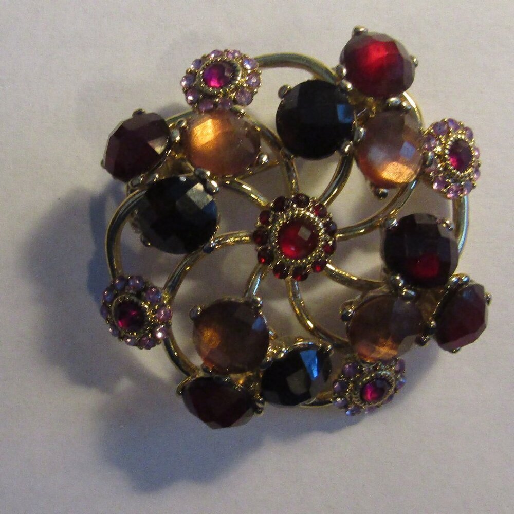 Signed LC LIZ CLAIBORNE Vintage Gold Tone RED GOLDS MAROON Rhinestone Brooch Pin